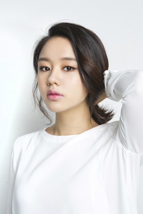 Ahn Eun Jin